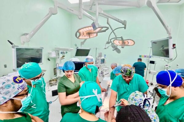 Cirugía desde el vientre materno salva el pie de un feto de 5 meses de gestación
