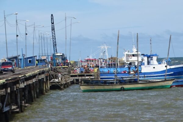 Suspenden salida de embarcaciones por mal tiempo en el Caribe Sur