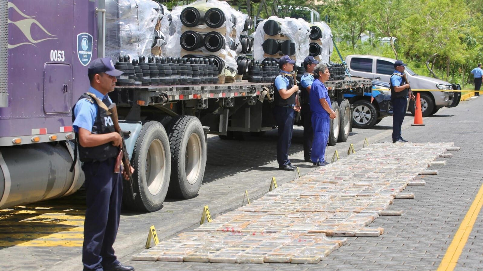 Policía Nacional incauta 750 kilos de cocaína en cabezal procedente de Costa Rica