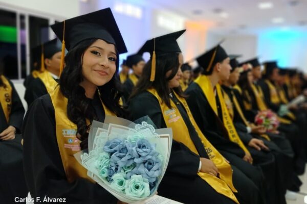 Centro Tecnológico Manuel Olivares gradúa a 302 nuevos bachilleres técnicos en contabilidad
