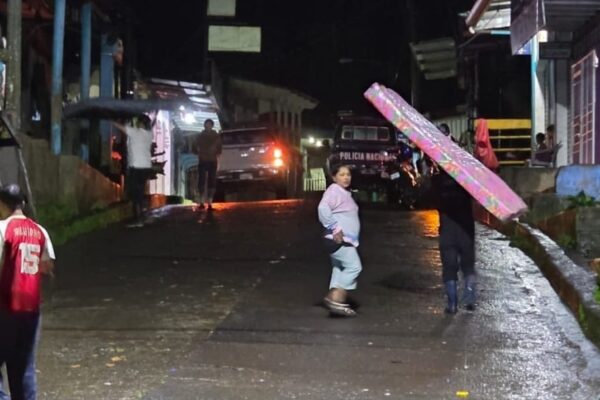Familias evacuadas de forma preventiva por riesgo de inundaciones en Paiwás