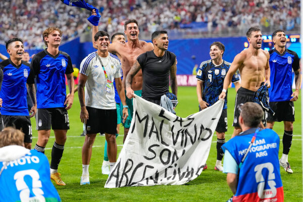 La FIFA toma la decisión sobre si habrá un castigo para Argentina por la pancarta de Malvinas