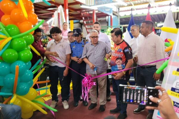 Mejoran condiciones a comerciantes y compradores del Mercado Israel Lewites