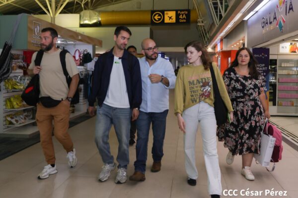 Comunicadores de Rusia y Belarús arriban a Nicaragua para participar en el 47/19