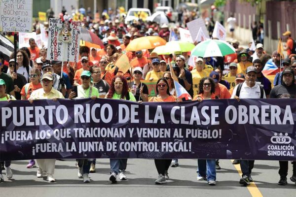 Miles piden la independencia de Puerto Rico durante marcha
