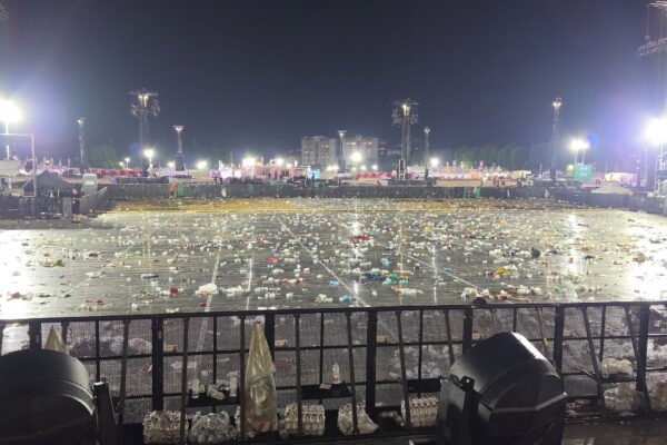 Temporal ocasiona evacuación de 80 mil personas durante concierto de Bad Bunny en Milán