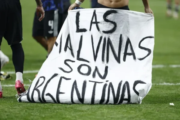 FIFA rechaza sanción británica y autoriza la bandera de Malvinas