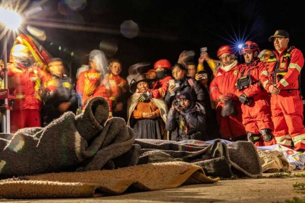 Seis muertos y decenas de heridos tras fuerte sismo en Perú