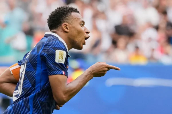 Kylian Mbappé se queda con la Bota de Oro y Rodri recibe el Balón de Oro del Mundial