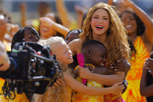 ¿Quién es la niña rusa que bailó con Shakira en la final del Mundial?