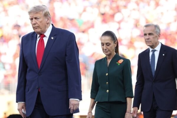 Trump le impone un arancel adicional de 50 % a su vecino