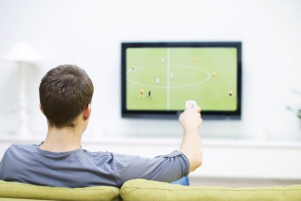 Condenan a un hombre por ver partidos de fútbol a través de ‘streaming’ ilegal