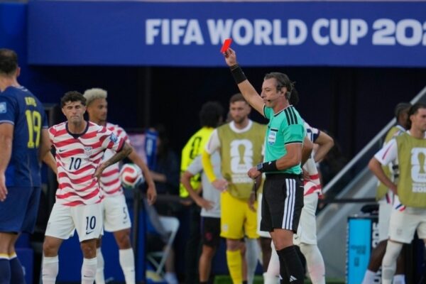 Noruega desafía a la FIFA por la suspensión de una expulsión que tuvo el aval de Trump