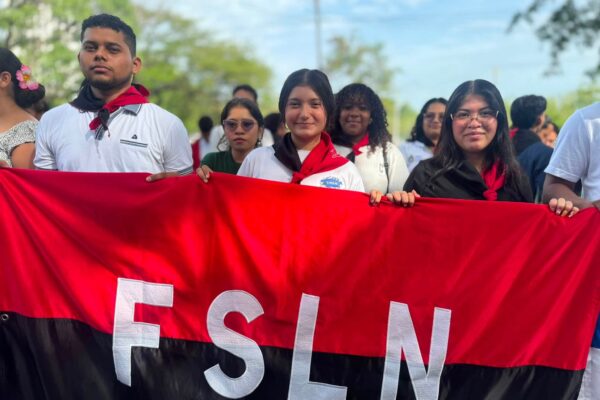 Estudiantes nicaragüenses celebran su día recibiendo 30 mil militancias sandinistas