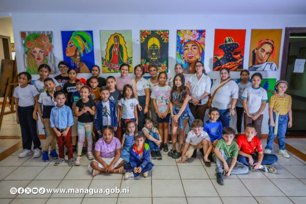 Casa de cultura reune a 80 protagonistas con 150 obras de arte, en saludo al 47/19