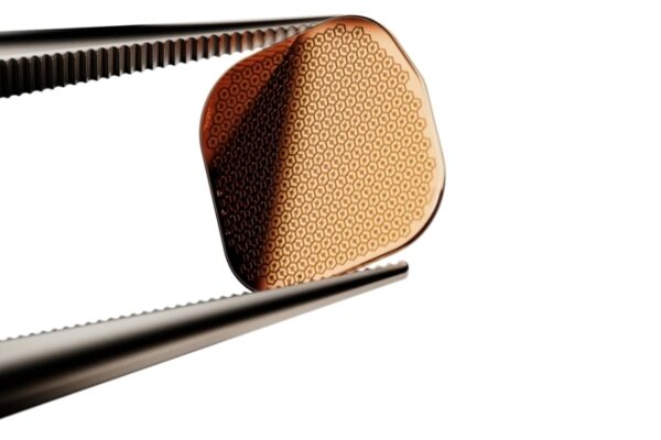 Las nuevas ‘gafas biónicas’ que devuelven la visión perdida ya están a la venta