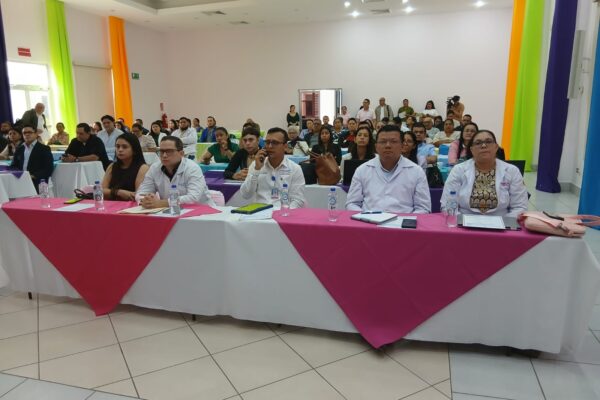Minsa desarrolla feria científica e intercambio de conocimientos médicos