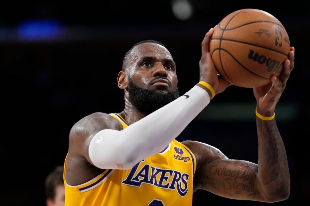 LeBron James jugará en los Philadelphia 76ers