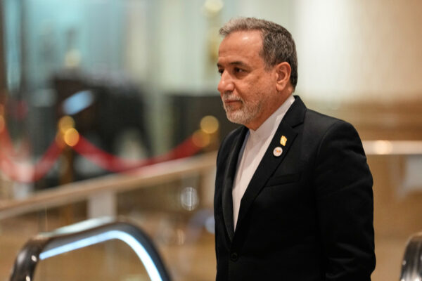 Canciller iraní: “No nos someteremos a la intimidación de EE.UU. y responderemos al lenguaje de amenazas”