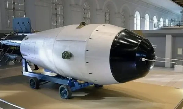 Reino Unido y Francia amplían arsenales nucleares, denuncia Rusia