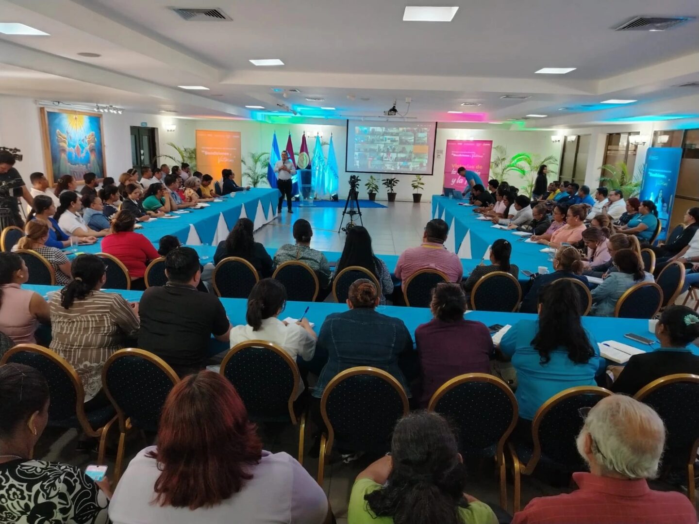 Sistema educativo inicia taller para mejorar la evaluación a los estudiantes