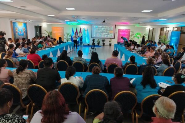 Sistema educativo inicia taller para mejorar la evaluación a los estudiantes