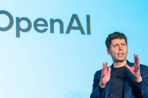 El jefe de OpenAI cuenta cómo se volvió “adicto” a TikTok