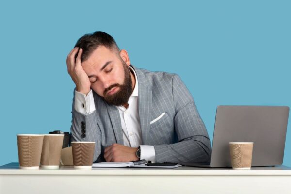 Explican por qué nos sentimos agotados pese a dormir ocho horas