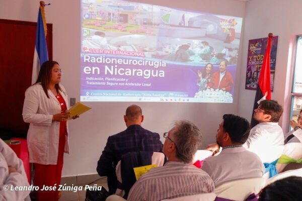 Especialistas de México y Nicaragua intercambian experiencias en taller de radiocirugía
