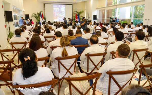 Especialistas internacionales comparten avances en cirugía de epilepsia y radioneurocirugía en Nicaragua