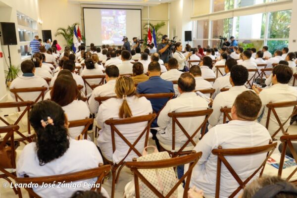 Especialistas internacionales comparten avances en cirugía de epilepsia y radioneurocirugía en Nicaragua