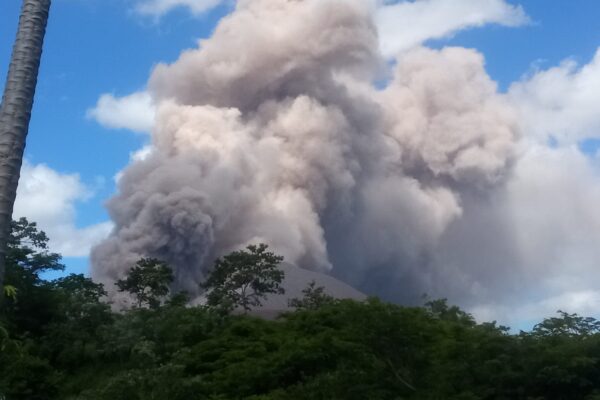 Sinapred insta a no escalar el Volcán Telica mientras continúa emisión de gases