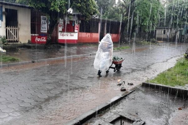 Ondas tropicales 24 y 25 provocarán esta semana lluvias en el occidente y el Caribe nicaragüense