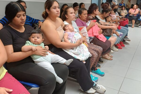 Hospital Fernando Vélez Paiz celebra festival para promover la lactancia materna exclusiva