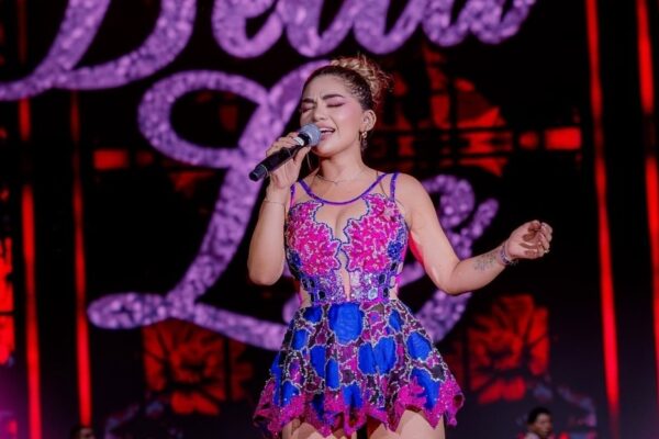 Cantante denuncia al director de su orquesta por tocamientos obscenos