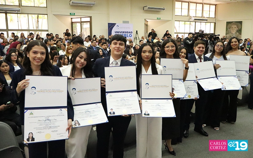 Más de 90 jóvenes convierten años de esfuerzo en títulos profesionales