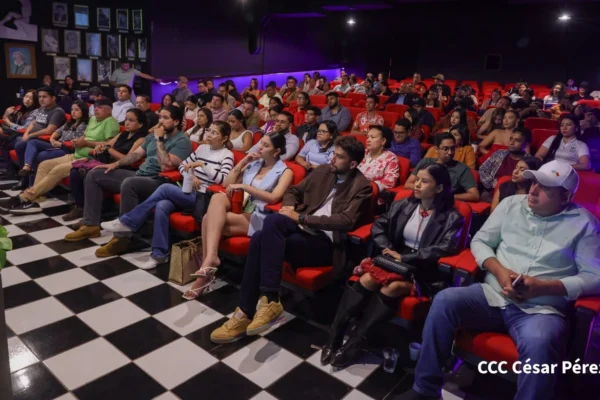 Comunicadores Sandinistas participan en encuentro de intercambio con Ben Norton