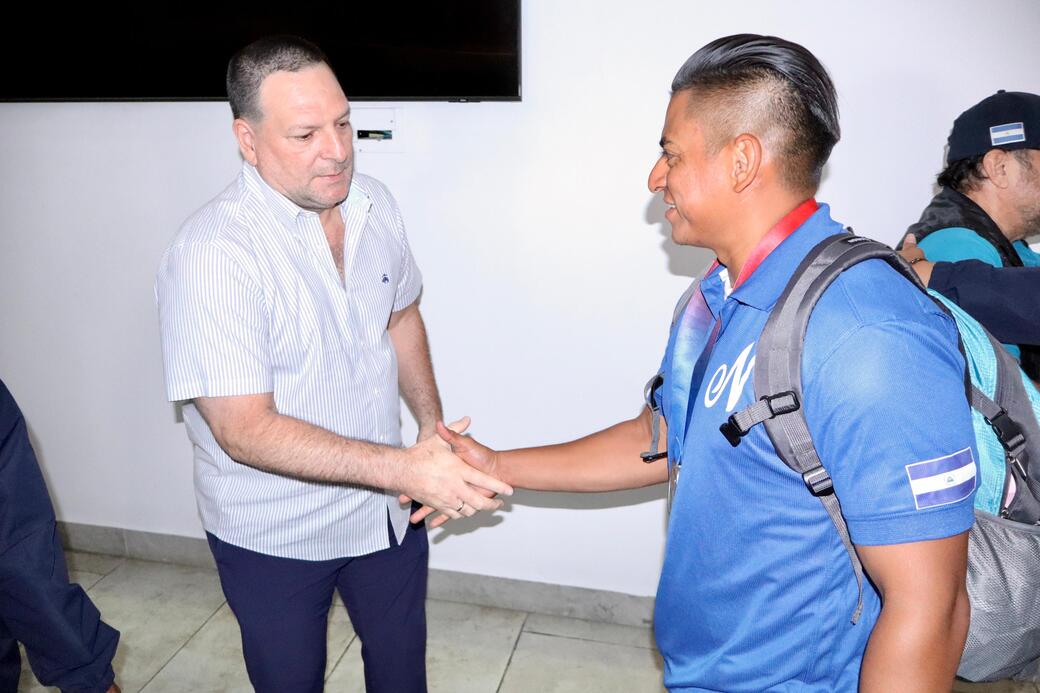 Selección de Béisbol vuelve a Nicaragua con la medalla de plata de Santo Domingo