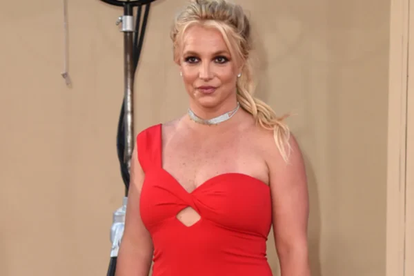 Britney Spears reflexiona sobre su rol de madre y critica la “vida secreta de sus padres”