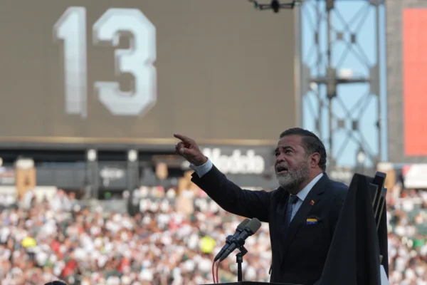 White Sox retiran el número 13 de Ozzie Guillén
