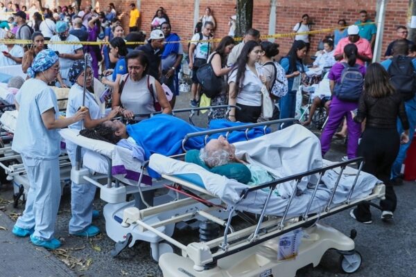 Potente sismo de 7,4 sacude a Colombia y deja en ciudad de Pereira al menos 18 muertos