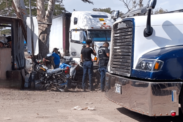 Conductor de furgón es hallado muerto dentro de un furgón en Managua