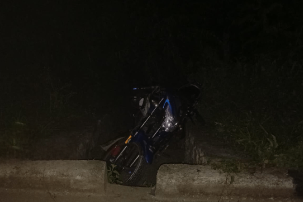 Un motociclista muere tras colisionar contra una alcantarilla en Wiwilí, Nueva Segovia