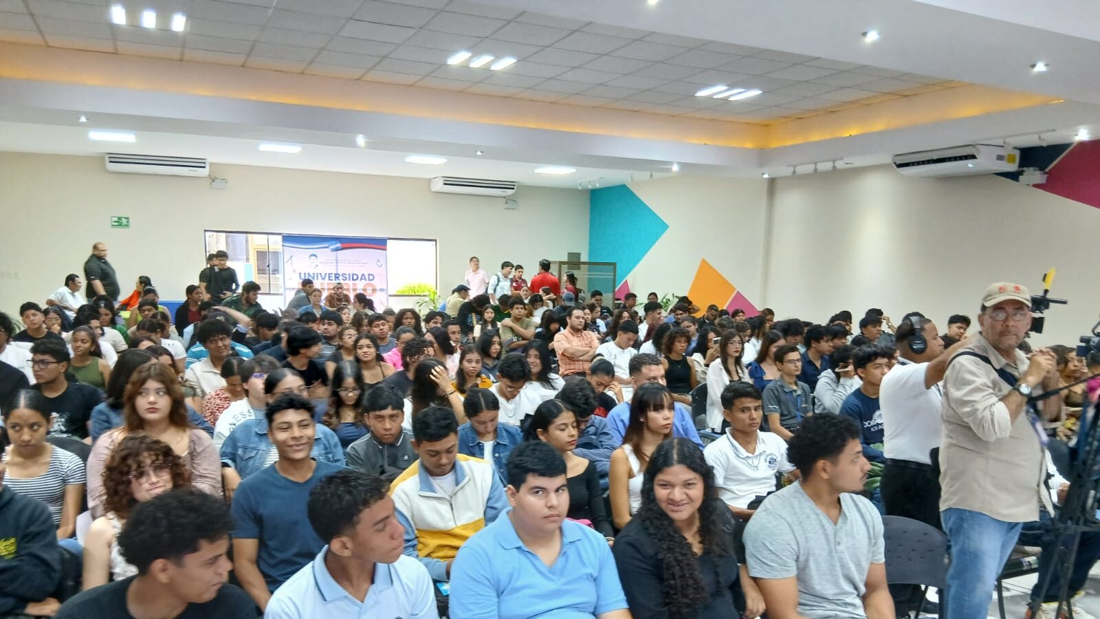 Comunidad universitaria de la Casimiro Sotelo participa en consulta de la Estrategia Nacional de Educación 2027-2030