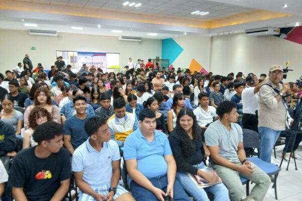 Comunidad universitaria de la Casimiro Sotelo participa en consulta de la Estrategia Nacional de Educación 2027-2030