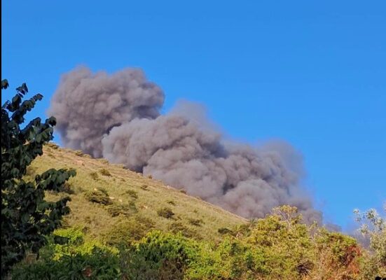 Volcán Telica mantiene actividad eruptiva. Columna de ceniza alcanzó los 250 metros de altura