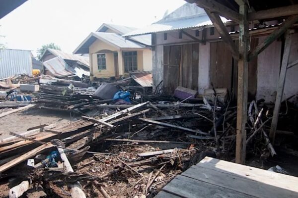 Indonesia: Más de 5.000 personas permanecen desplazadas tras terremoto de magnitud 7.7