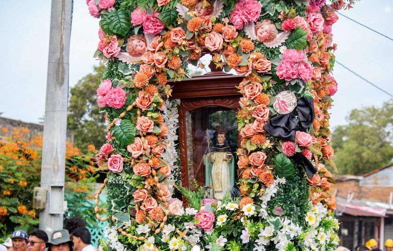 Con devoción y alegría, miles de fieles despiden a Santo Domingo de Abajo