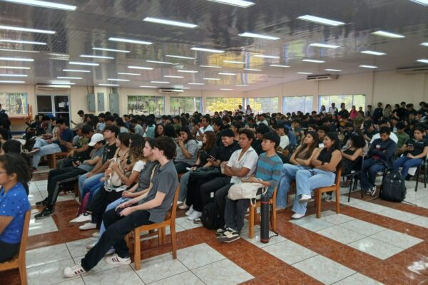 Universitarios empiezan a recibir Becas Pueblo Presidente