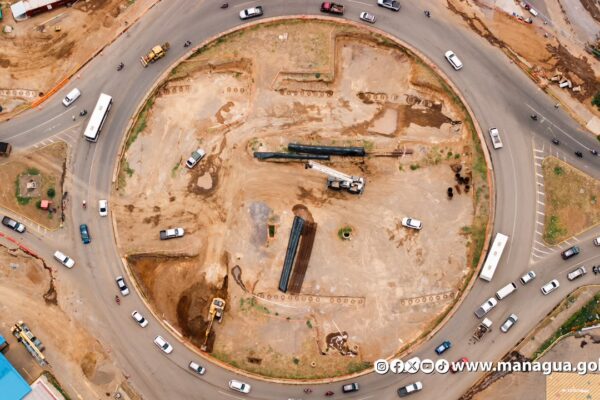 Alcaldía garantiza circulación vial, empleos y protección al medio ambiente en construcción de Pista Héroes de la Insurrección